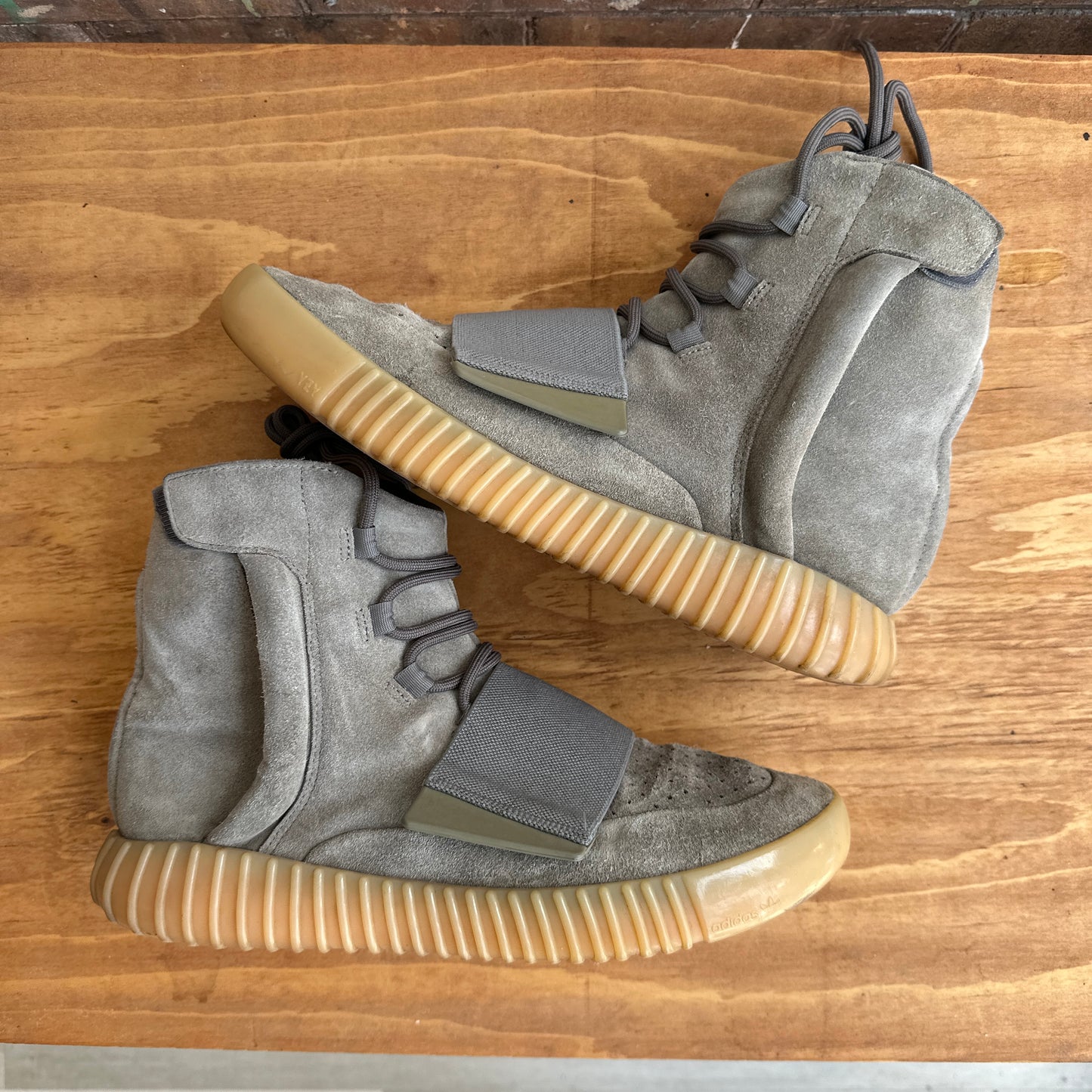 Yeezy 750 "Light Grey" Size 9.5