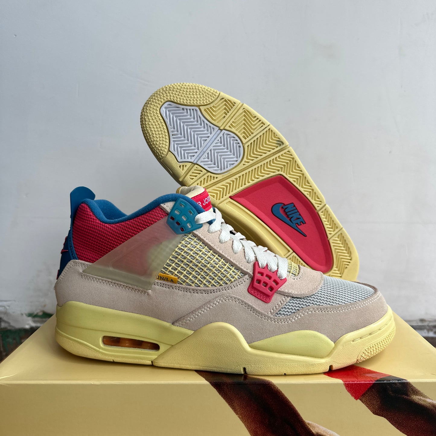 Union x Jordan 4 "Guava" Size 10