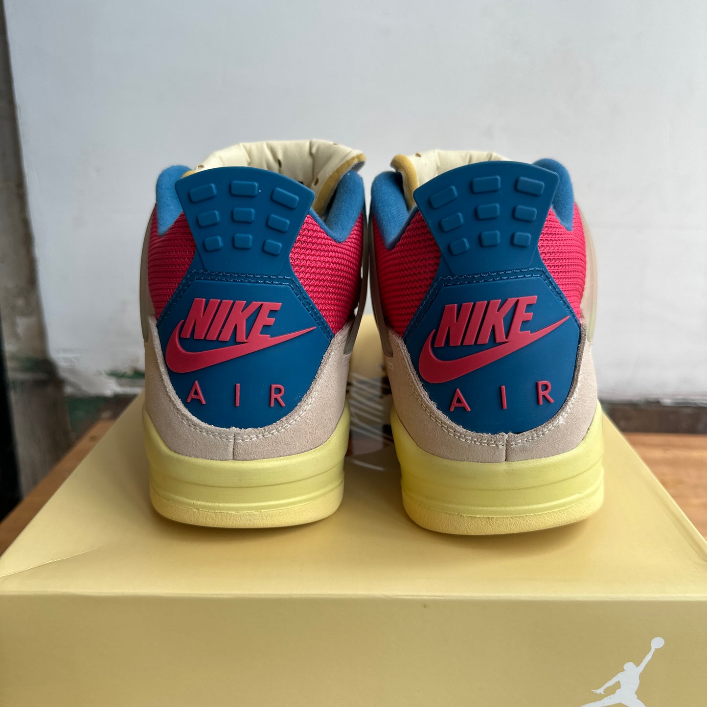 Union x Jordan 4 "Guava" Size 10