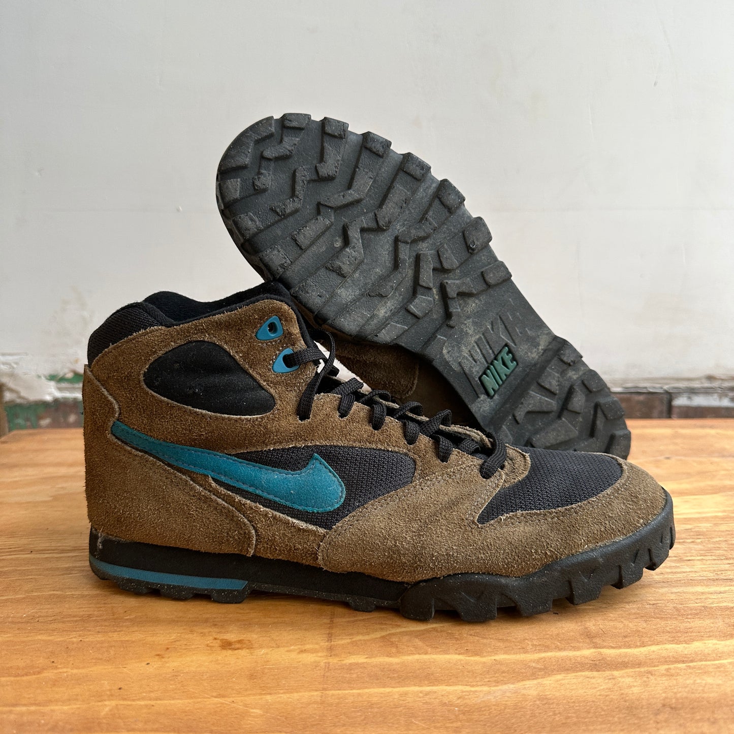 93' Nike Caldera II Boots 'Dark Ocean' Size 10