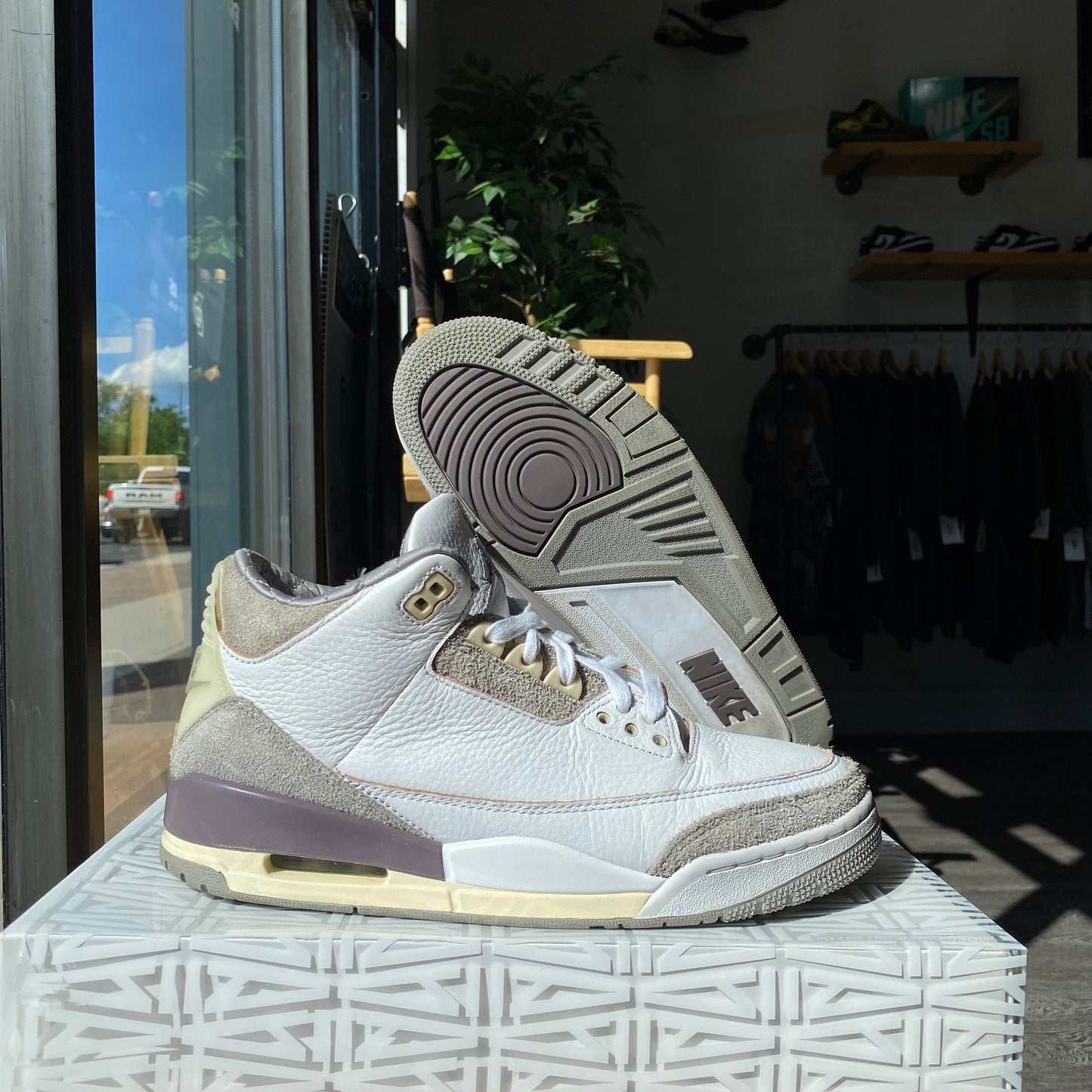 Jordan 3 ' A Ma Maniére' Size 9