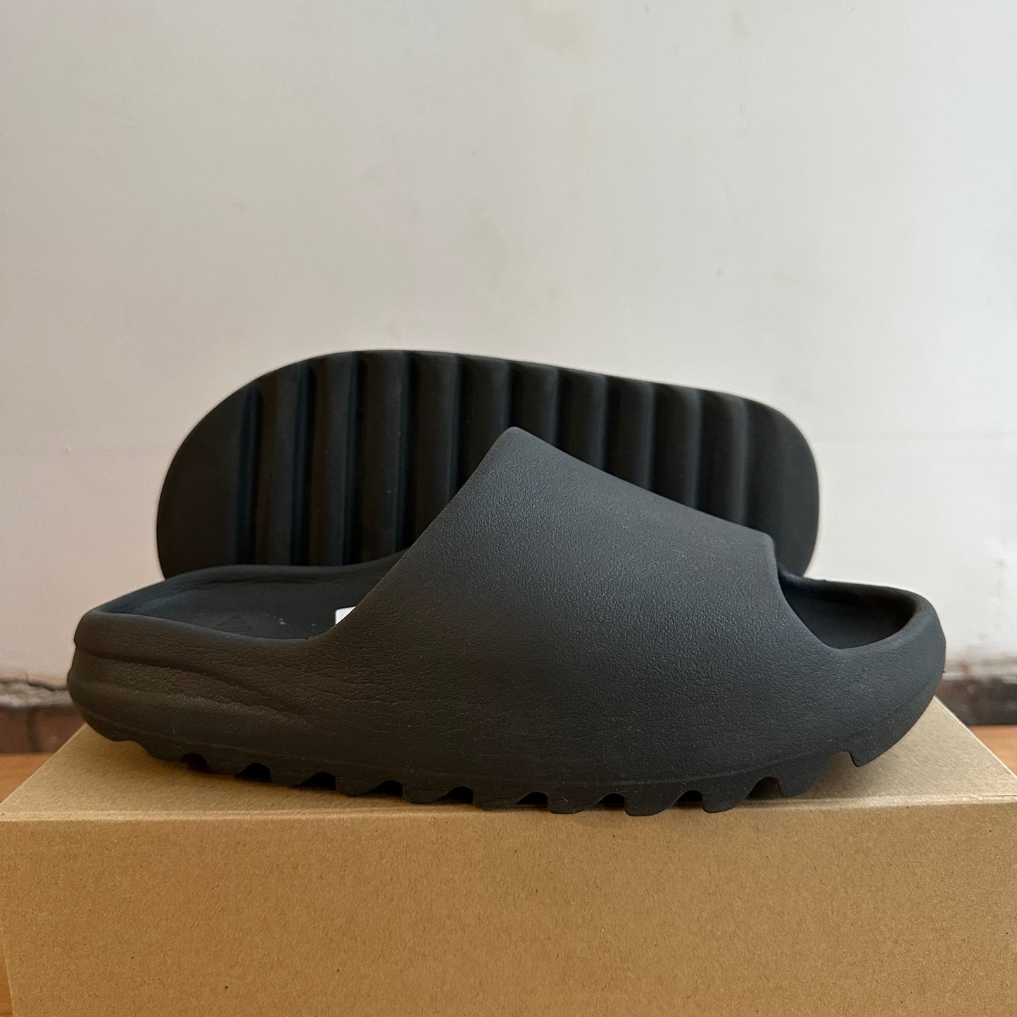 Yeezy Slide "Onyx" Size 10