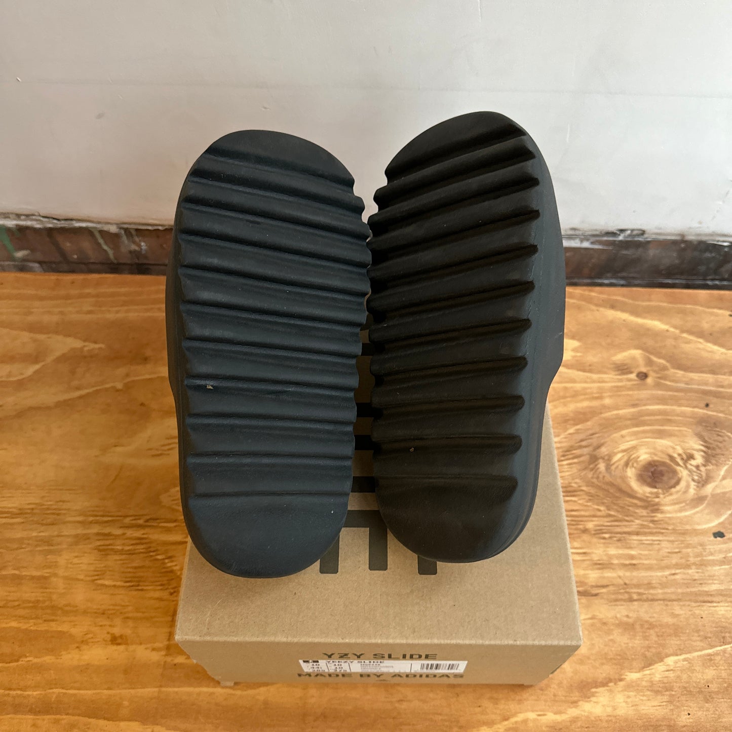 Yeezy Slide "Onyx" Size 10