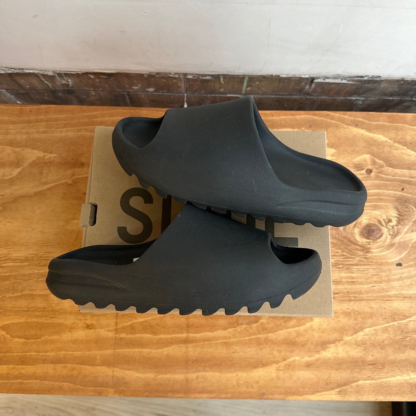 Yeezy Slide "Onyx" Size 10