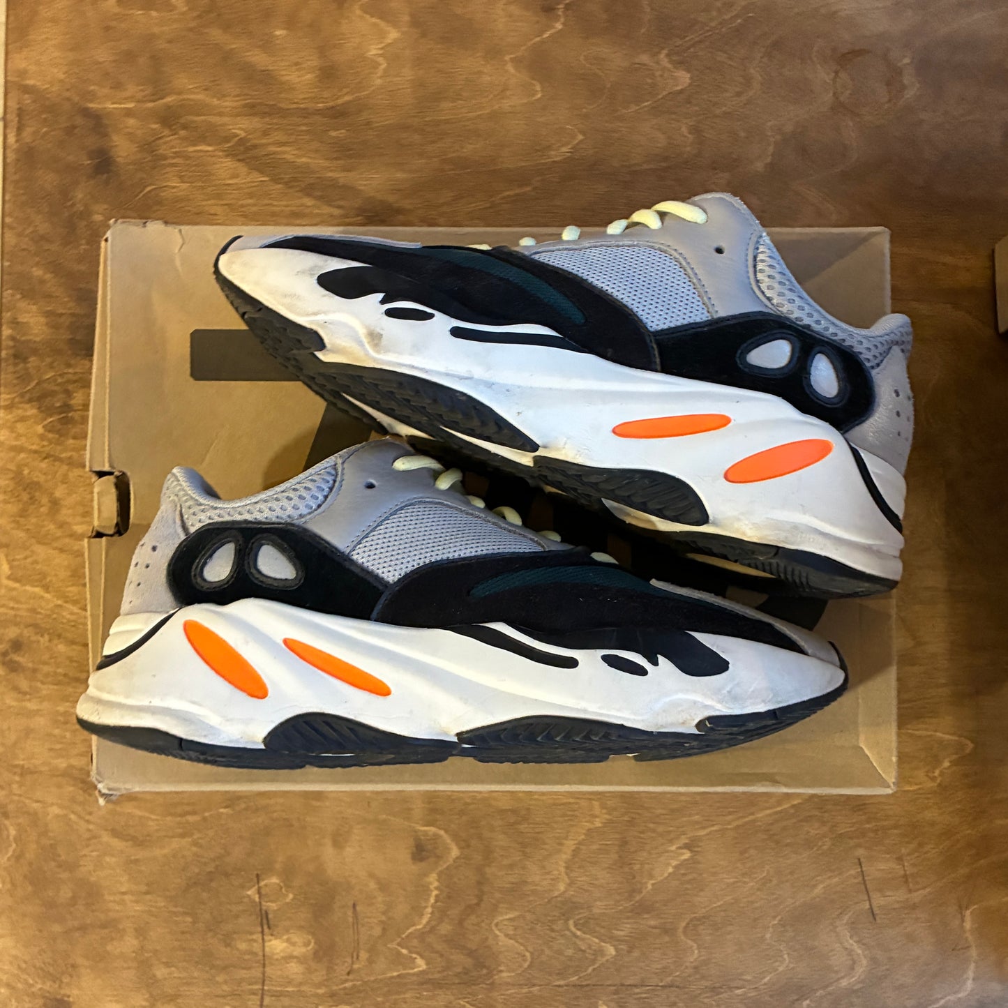 Yeezy 700 "Waverunner" Size 9
