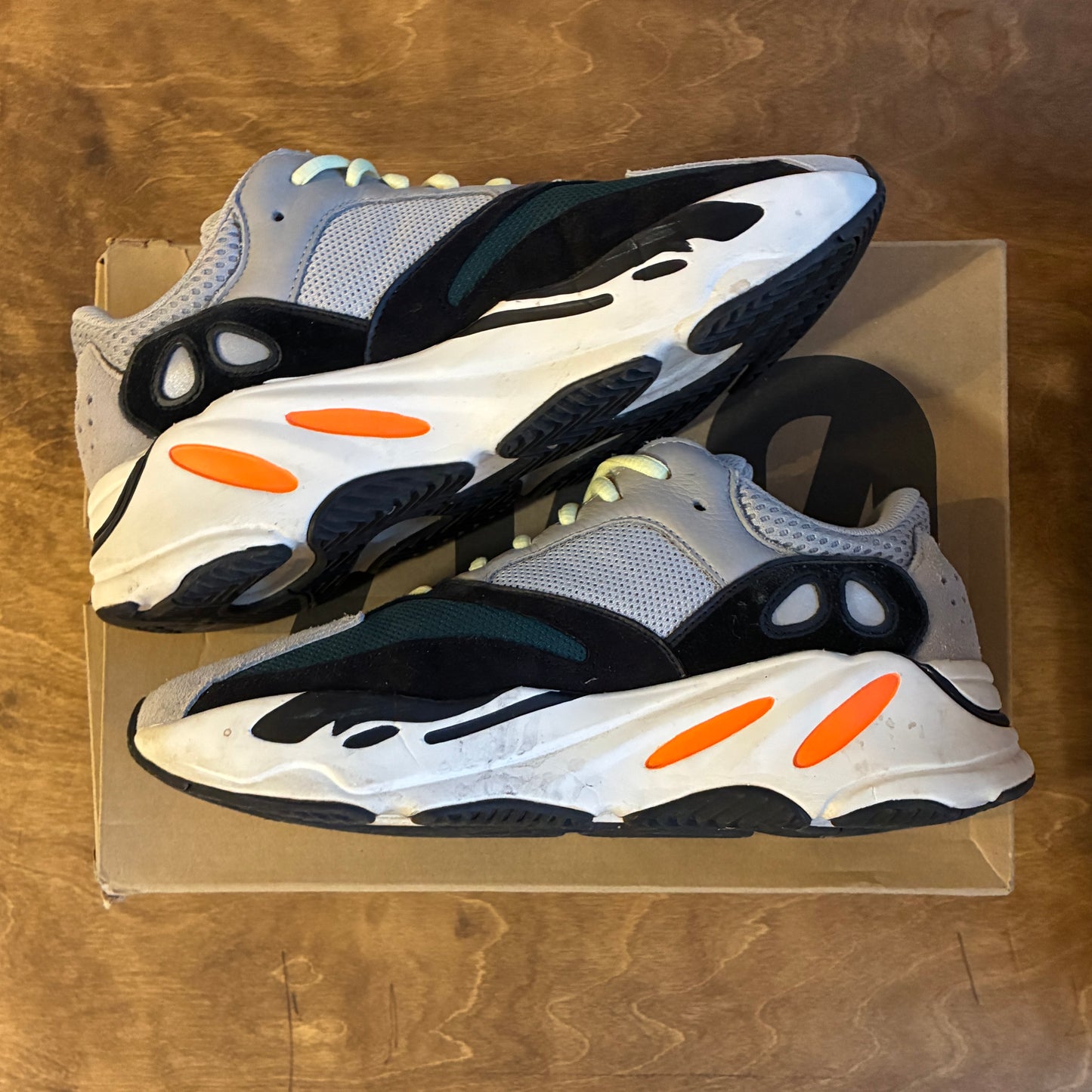 Yeezy 700 "Waverunner" Size 9