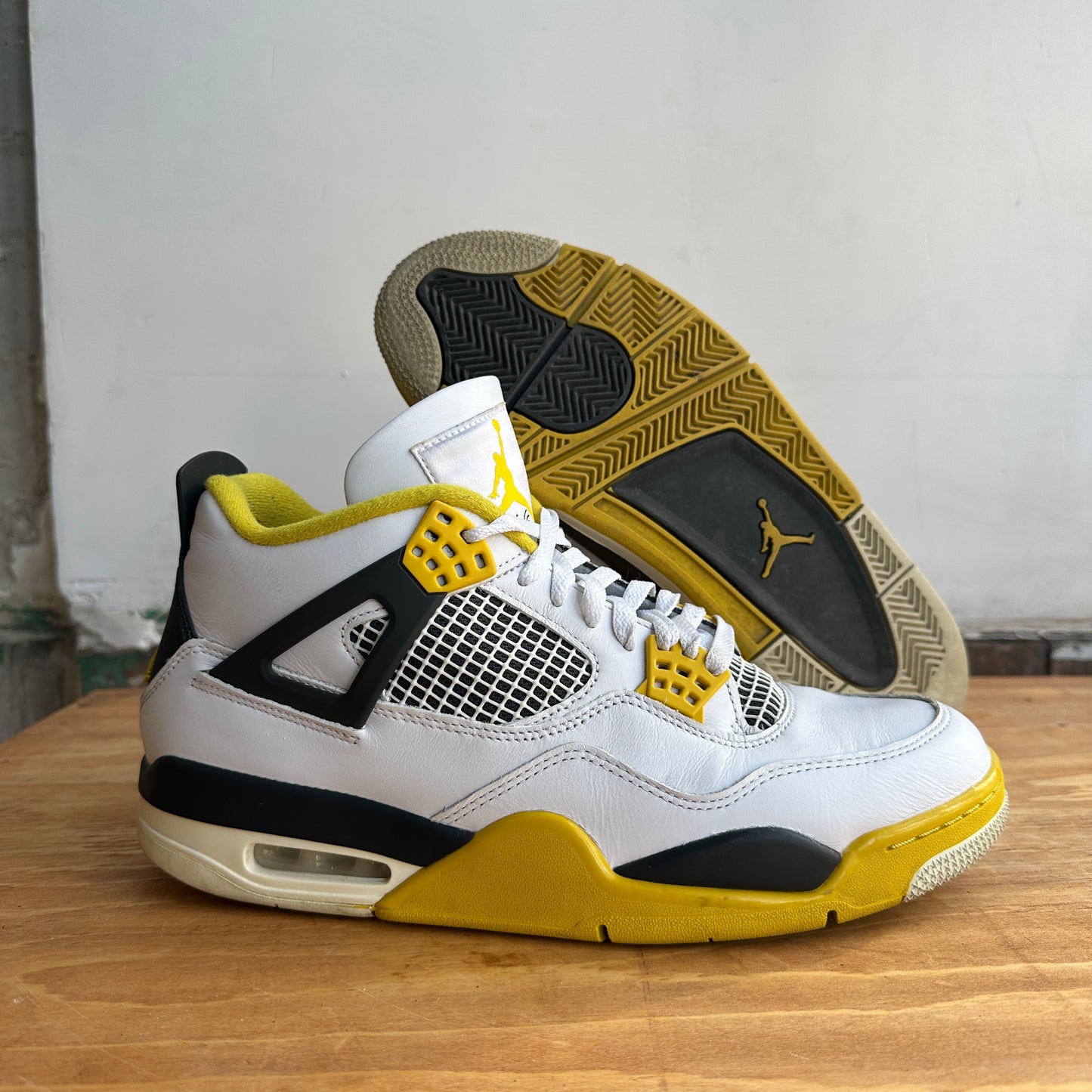 Jordan 4 "Vivid Sulfur" Size 12W