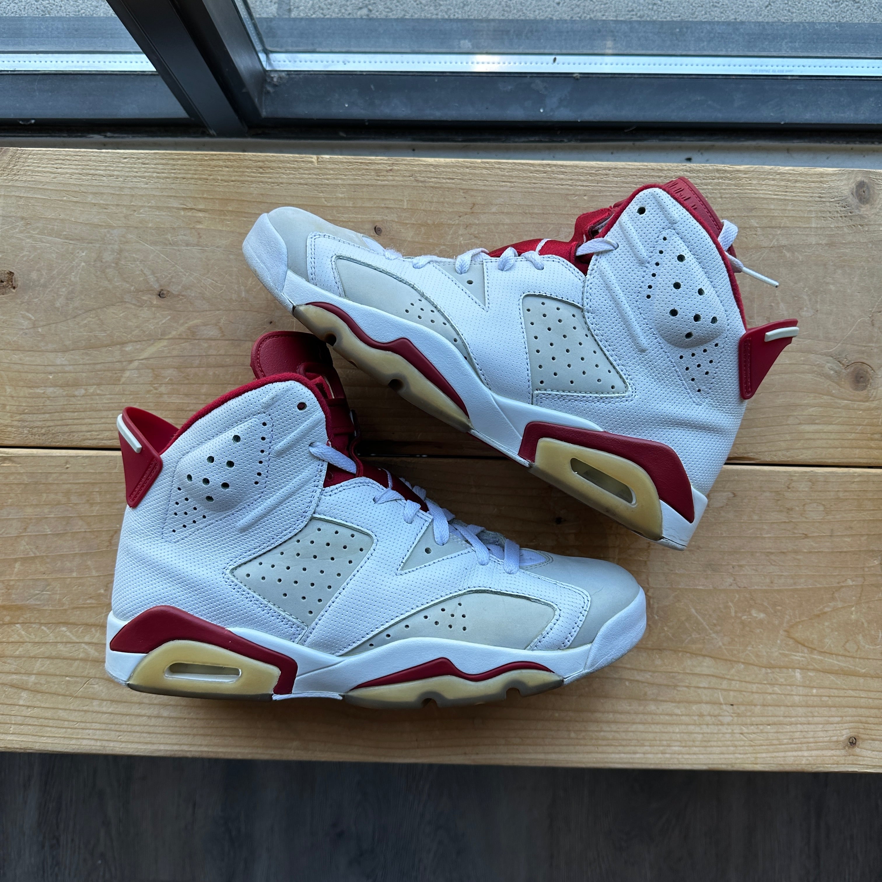 Air Jordan 6 "Alternate" Size 9