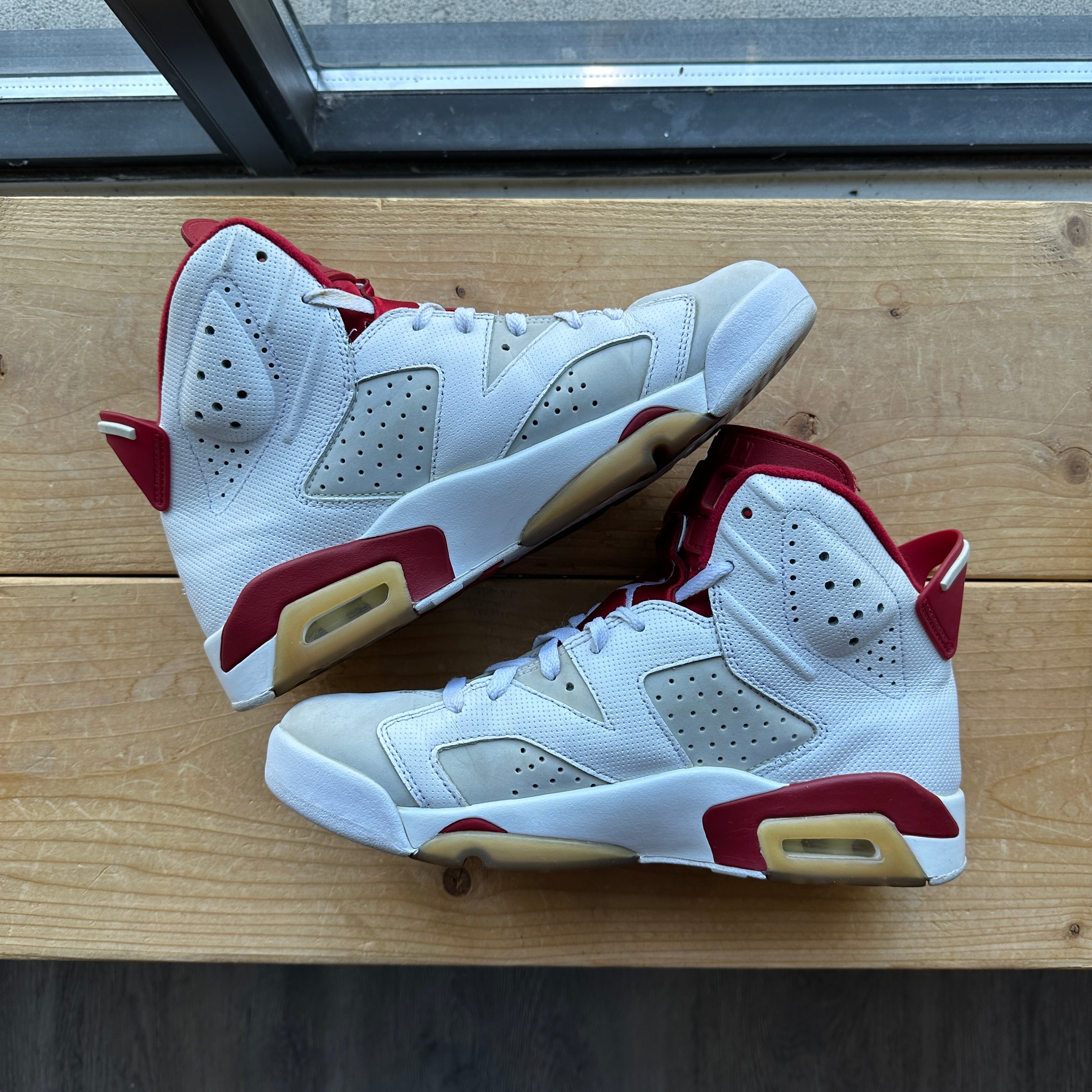 Air Jordan 6 "Alternate" Size 9
