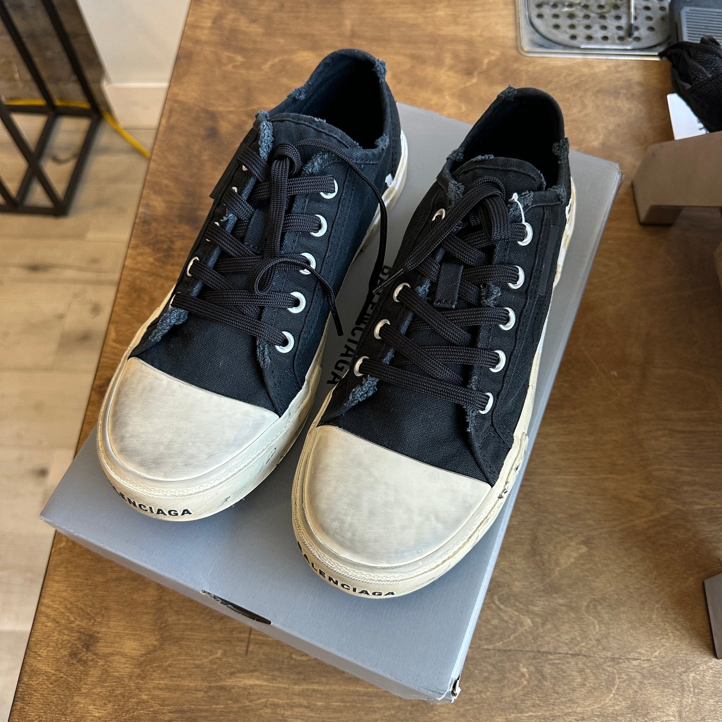 Brand New Balenciaga Paris Low Top Size 42