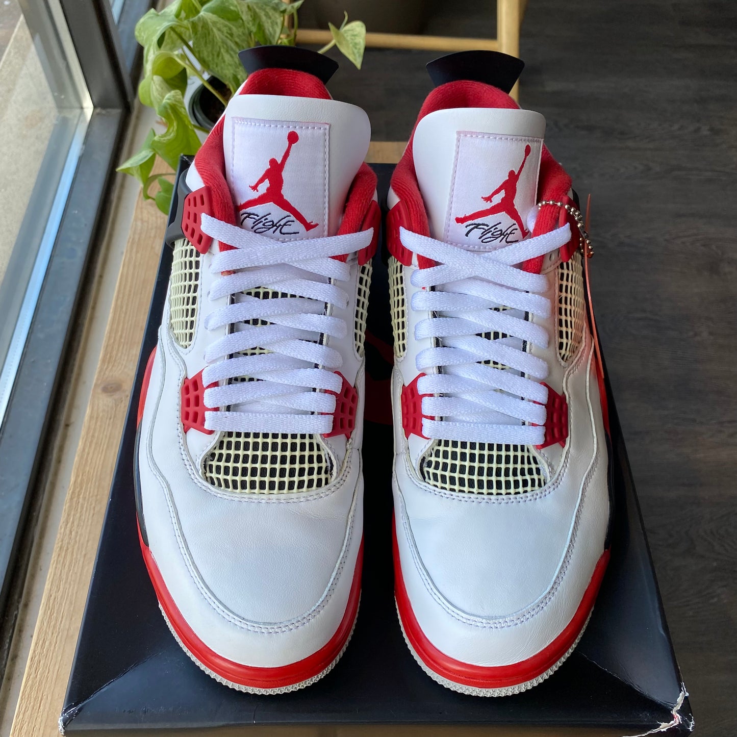 Air Jordan 4 "Fire Red" Size 9.5