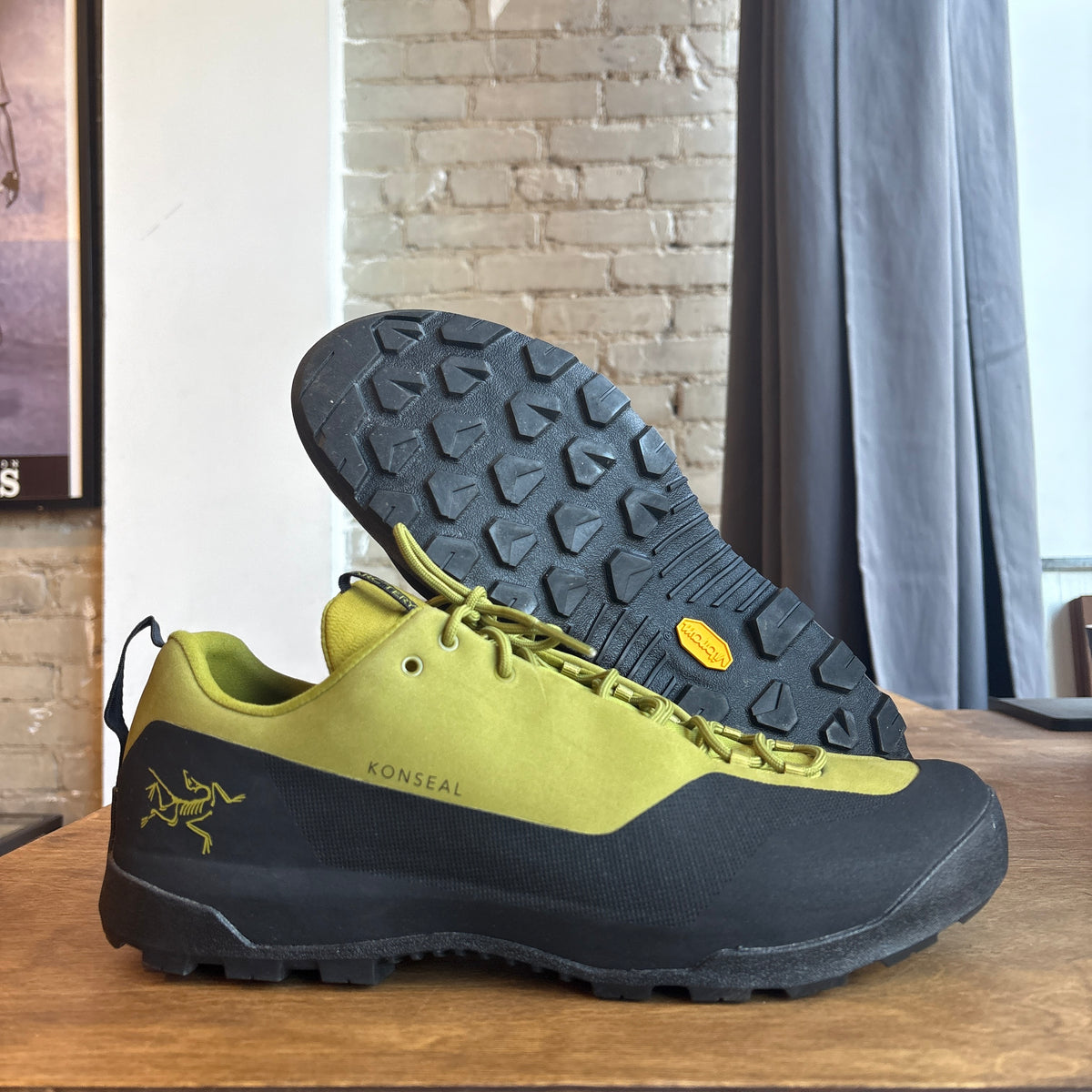 Arcteryx Konseal Size 10.5