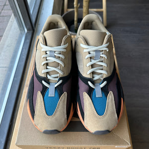 Yeezy 700 "Enflame Ember" Size 9.5
