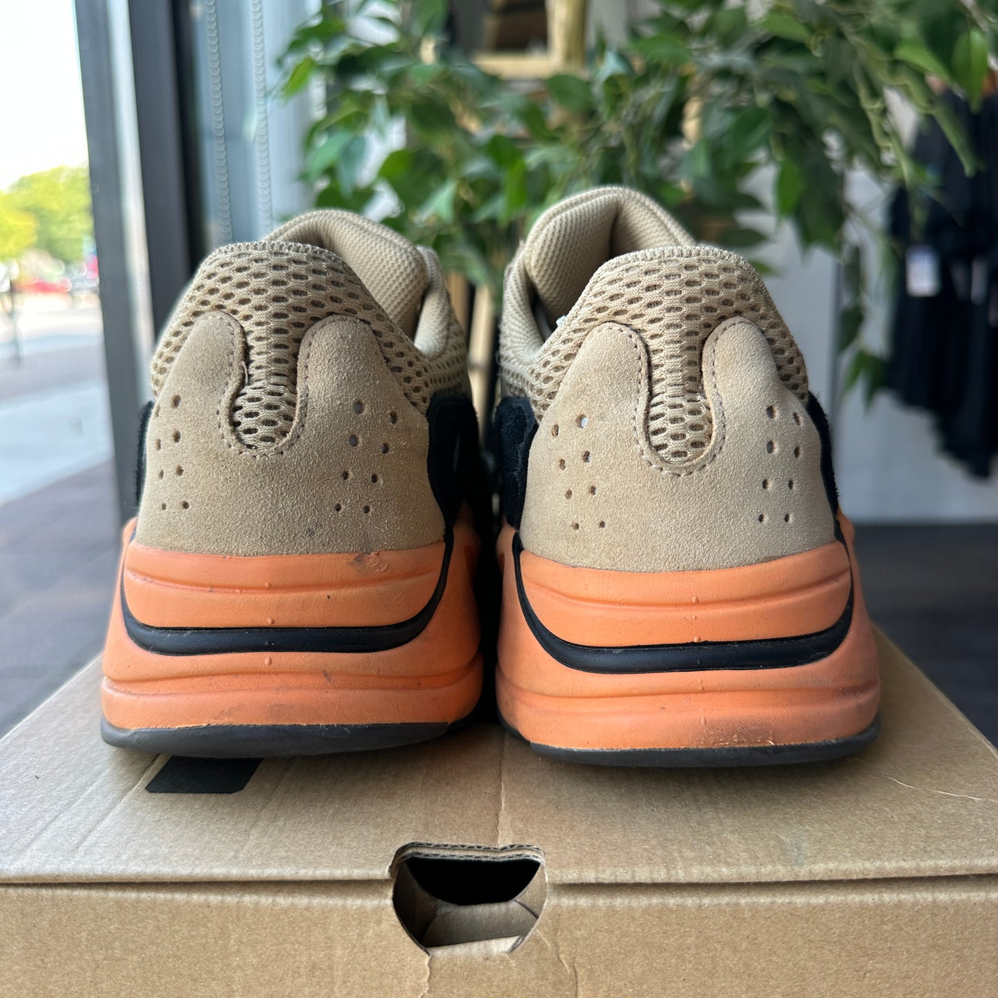 Yeezy 700 "Enflame Ember" Size 9.5