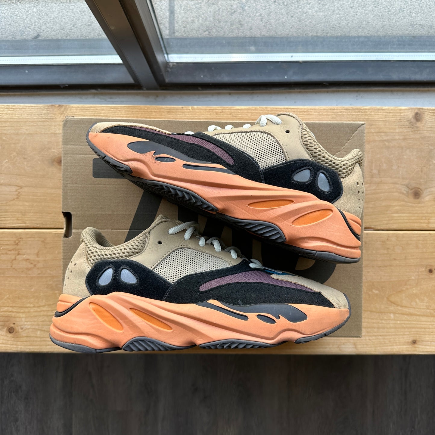 Yeezy 700 "Enflame Ember" Size 9.5