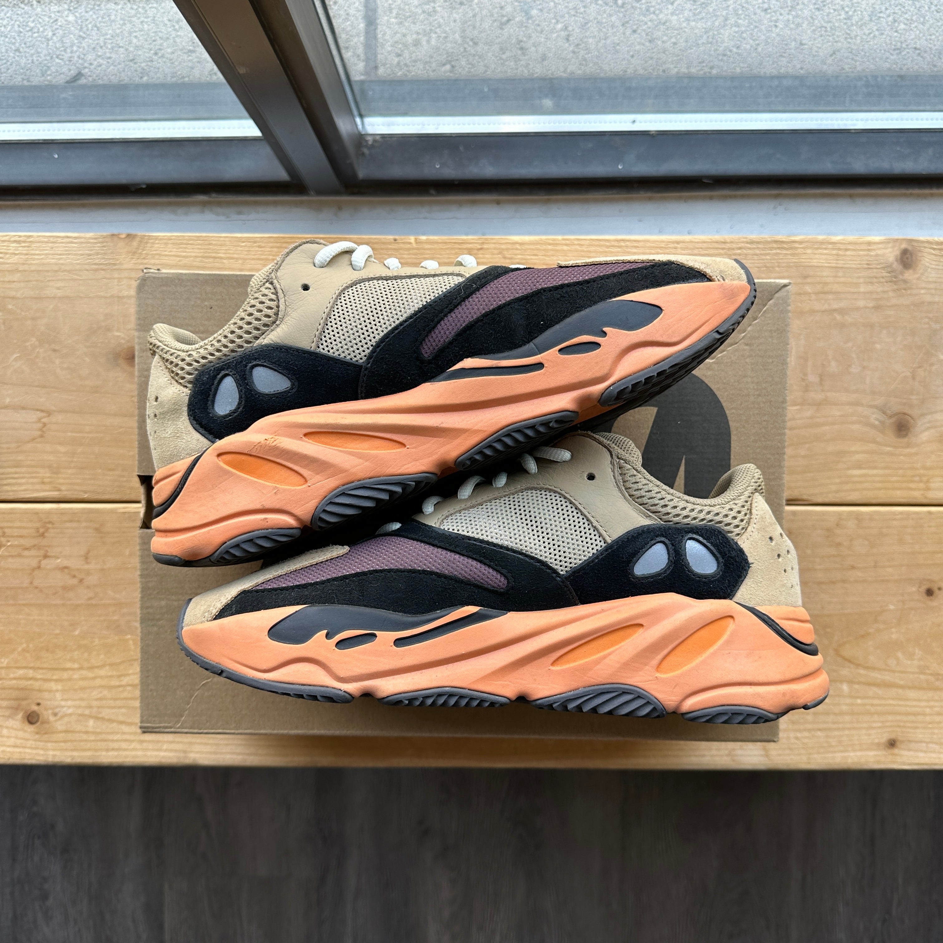 Yeezy 700 "Enflame Ember" Size 9.5