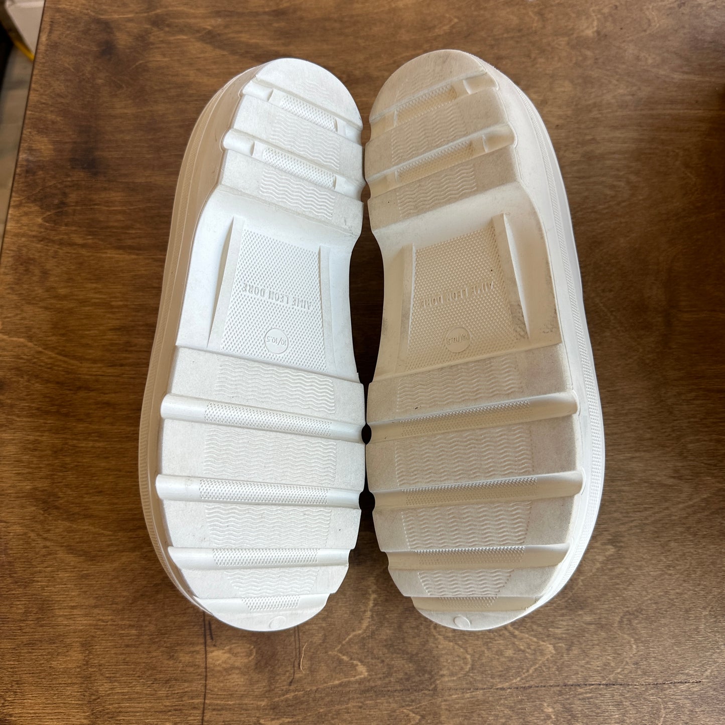 Aime Leon Dore Clogs 'White' Size 10