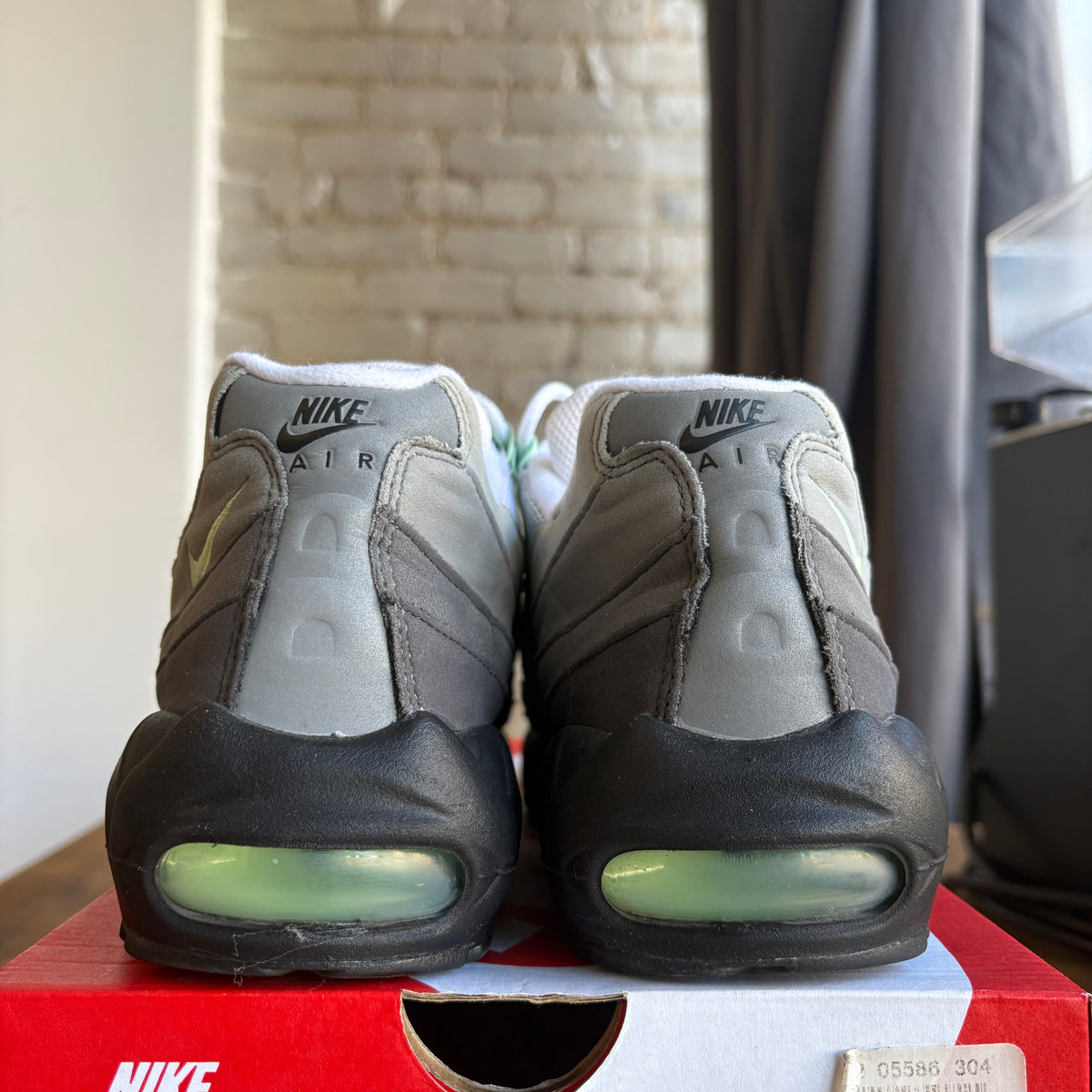 Nike Air Max 95 Fresh Mint Size US 8.5