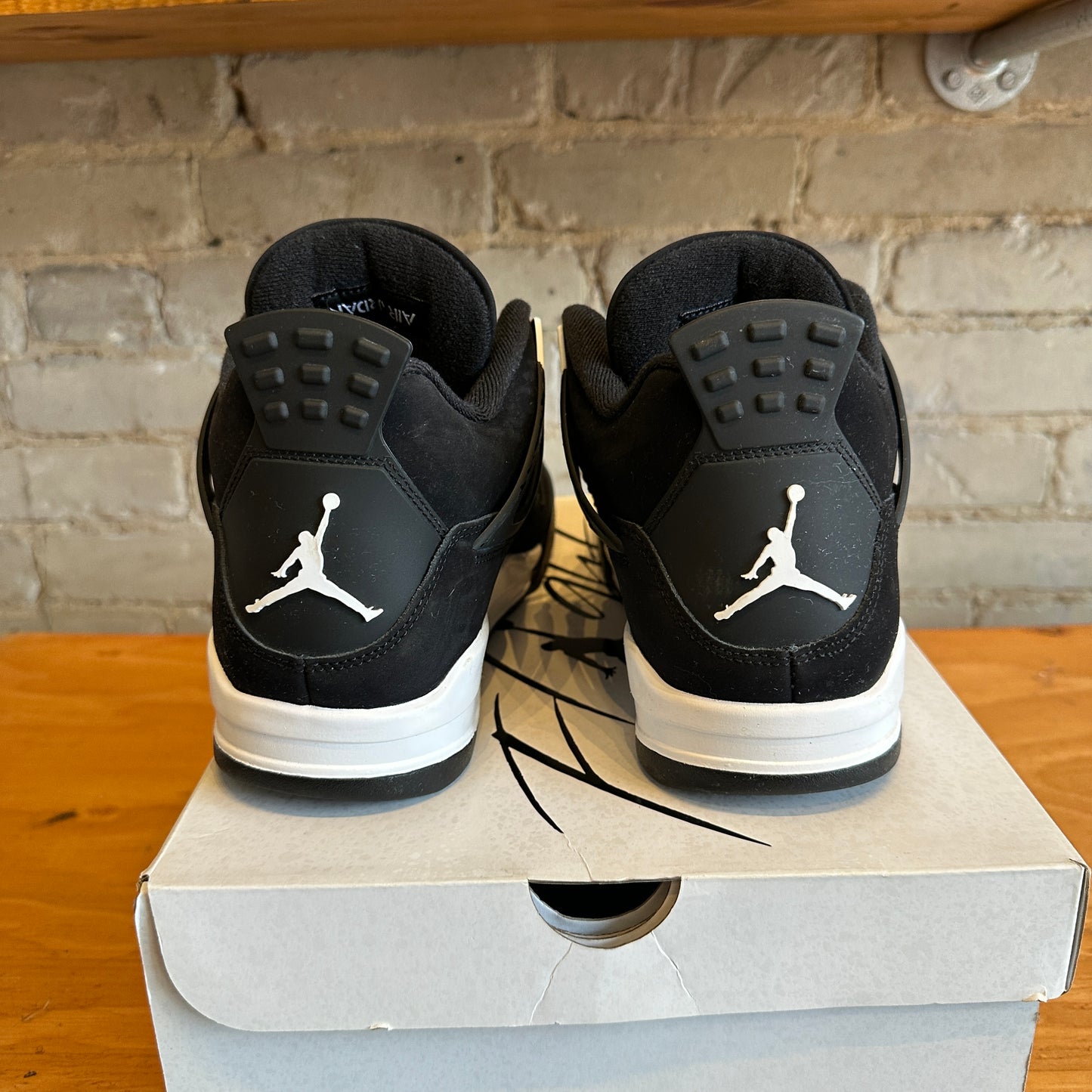 Air Jordan 4 "White Thunder" Size 11