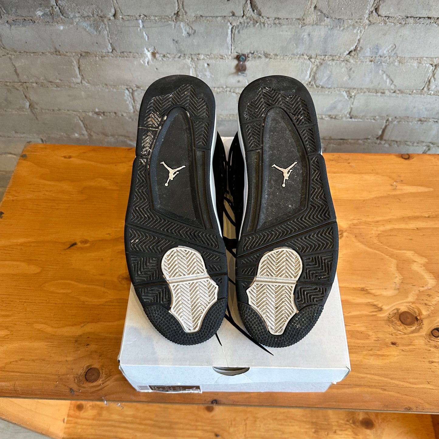 Air Jordan 4 "White Thunder" Size 11