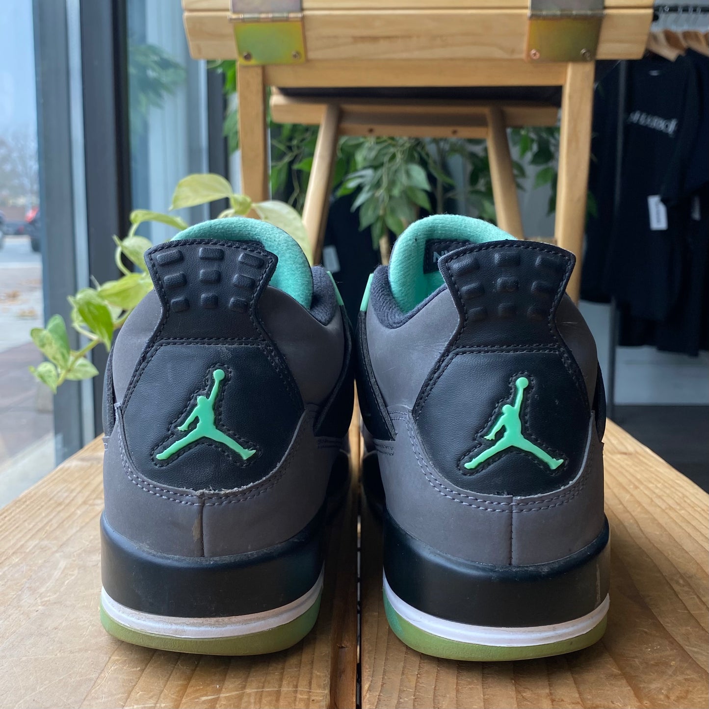 Air Jordan 4 'Green Glow' Size 7Y