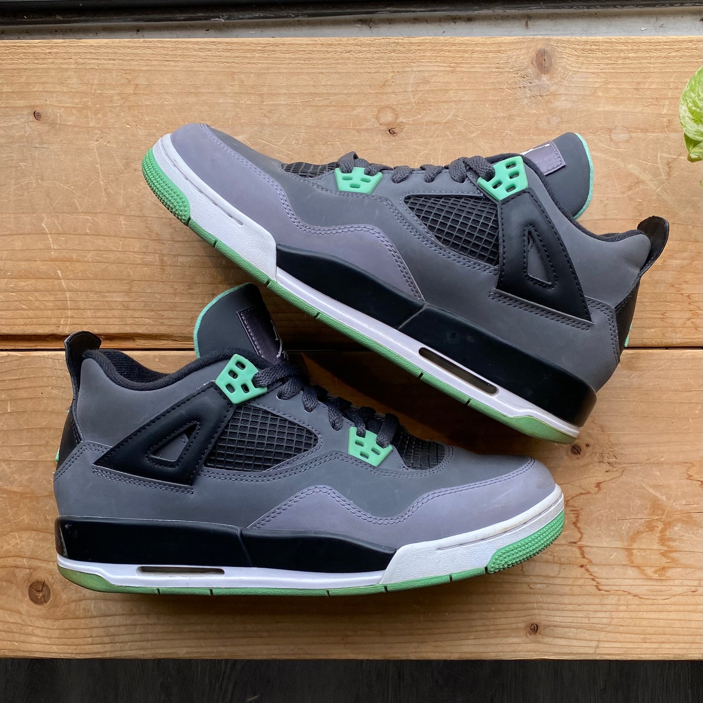 Air Jordan 4 'Green Glow' Size 7Y