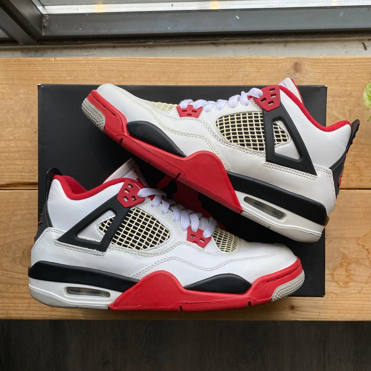 Air Jordan 4 'Fire Red' Size 7Y