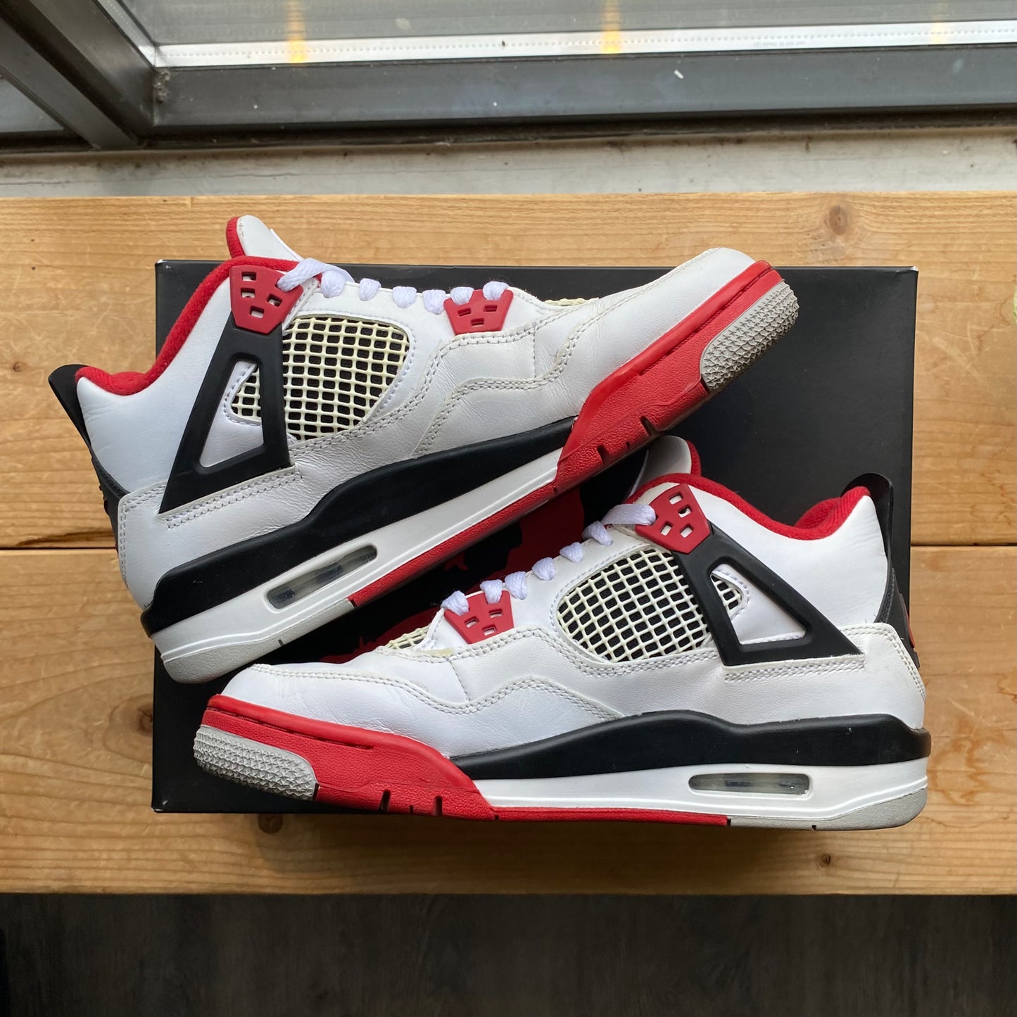 Air Jordan 4 'Fire Red' Size 7Y