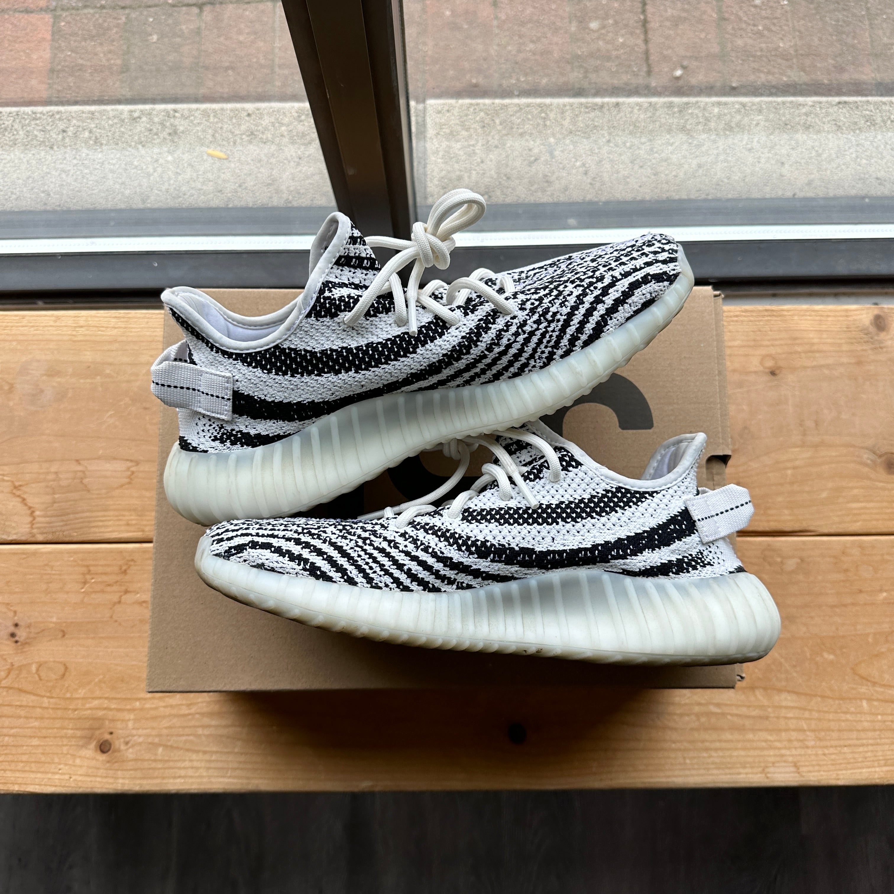 Yeezy Boost 350 V2 'Zebra' Size 9