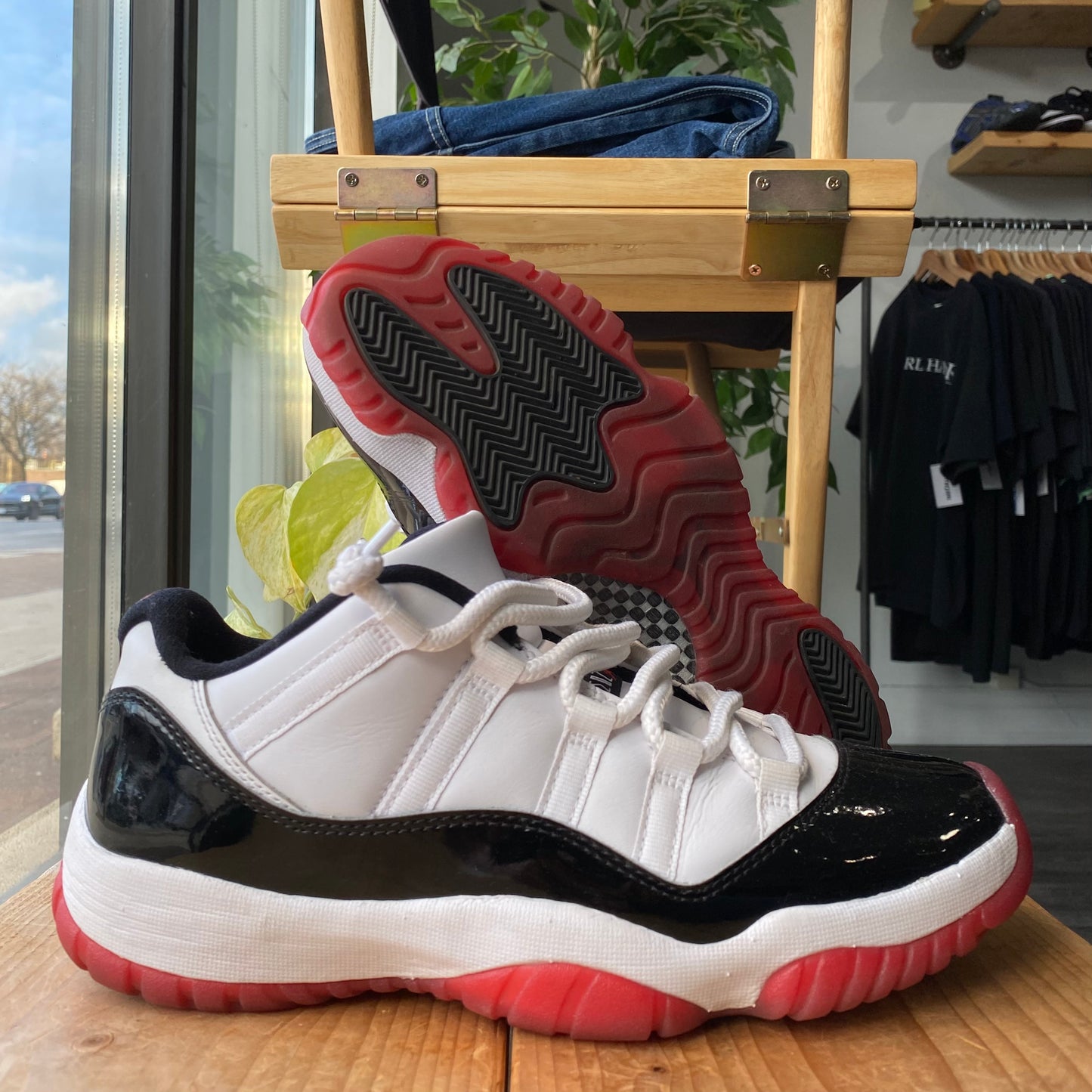 Jordan 11 Low 'Concord Bred' Size 9