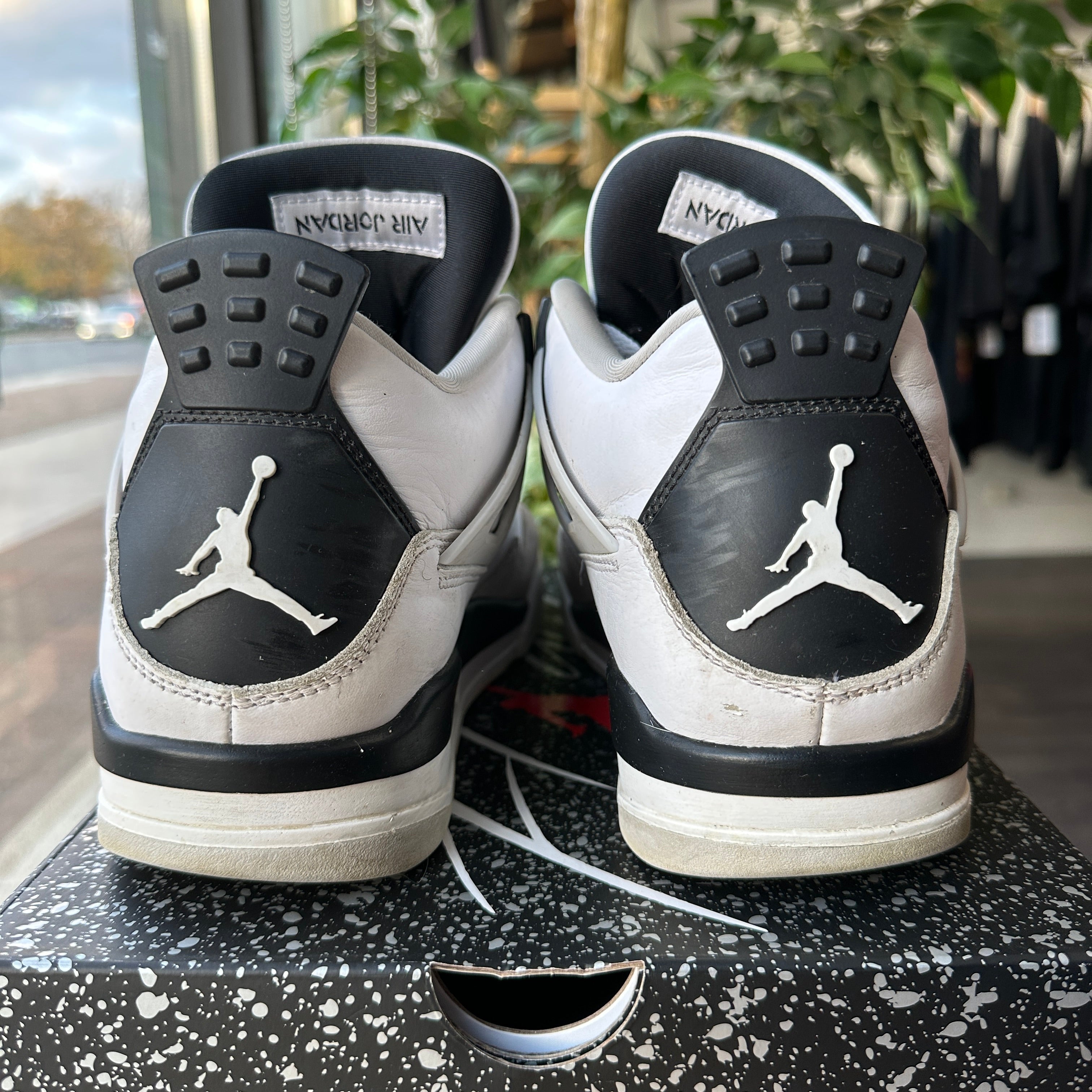 Air Jordan 4 "Military Black" Size 9
