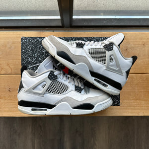 Air Jordan 4 "Military Black" Size 9