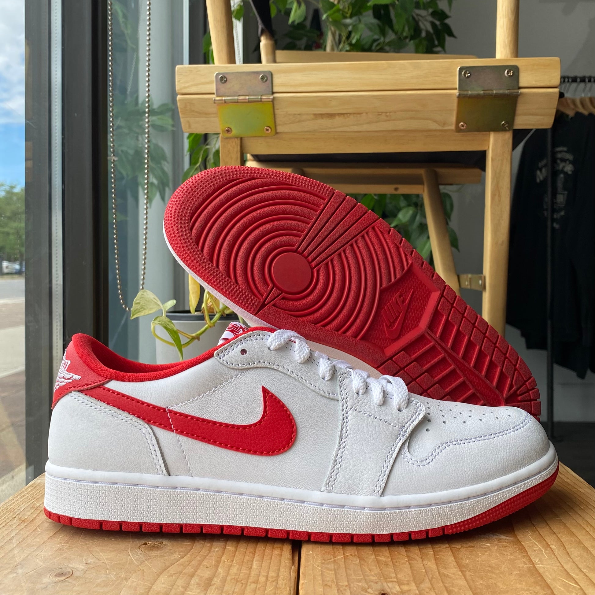 Air Jordan 1 Retro Low University Red Size 9.5 Recalled Shop