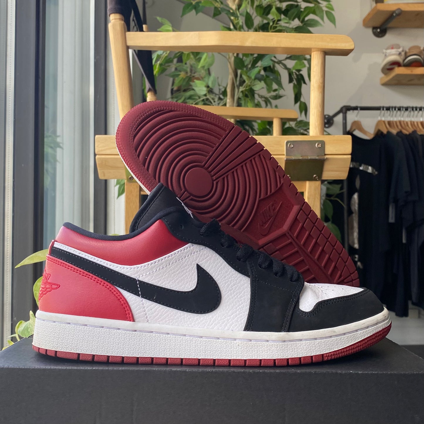 Air Jordan 1 Low 'Black Toe' Size 9