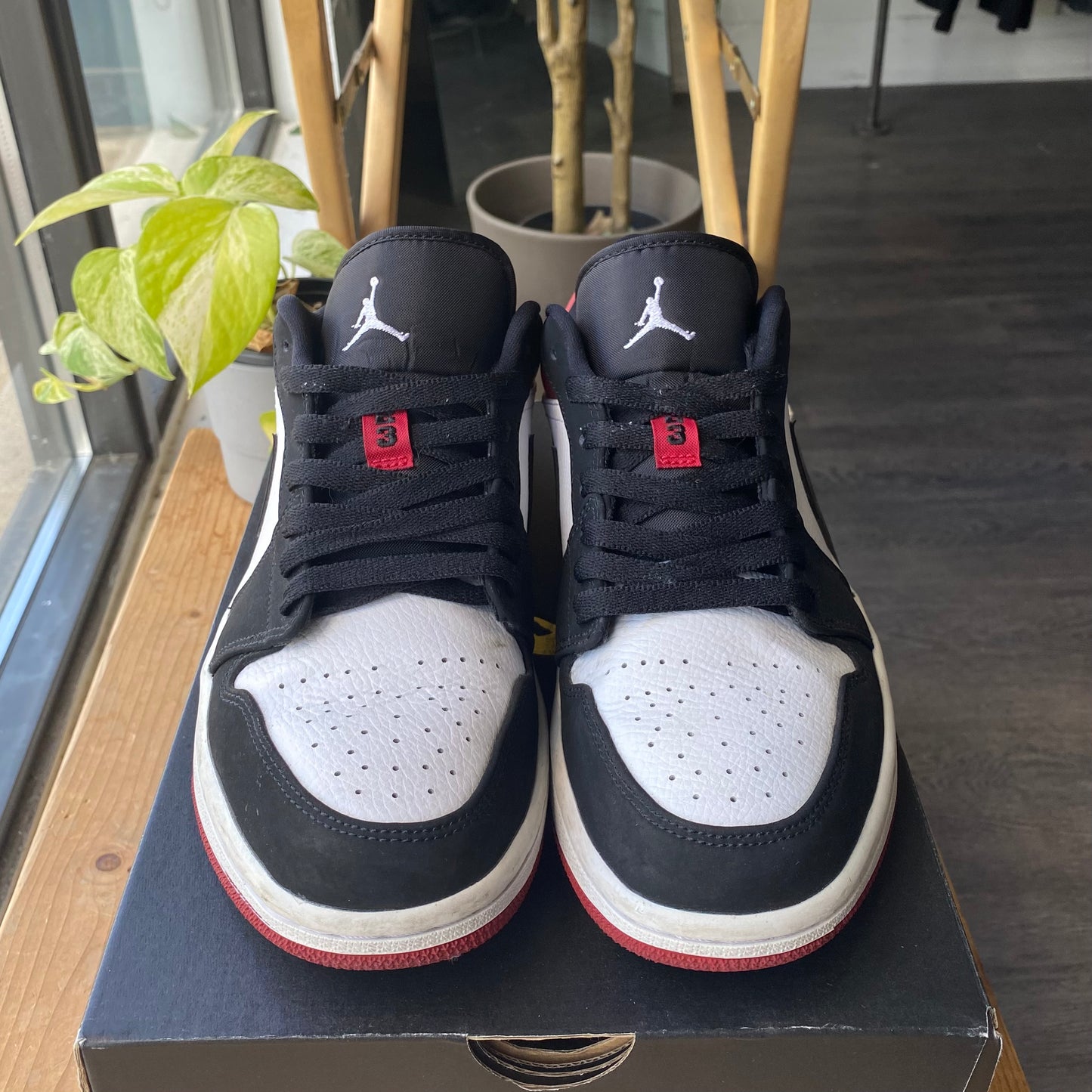 Air Jordan 1 Low 'Black Toe' Size 9