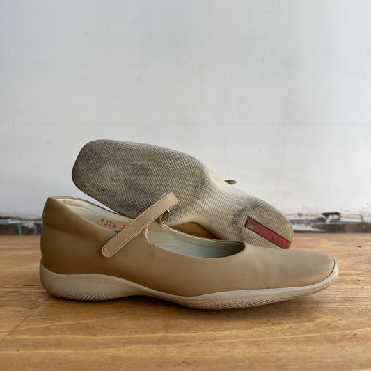 Prada Flats Tan Size EU 37
