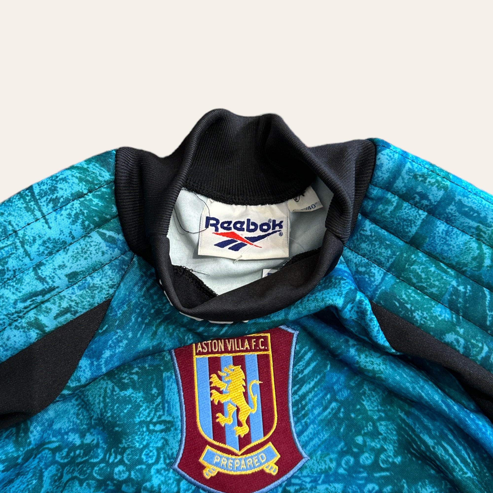 95/96 Aston Villa Keeper Kit Size L