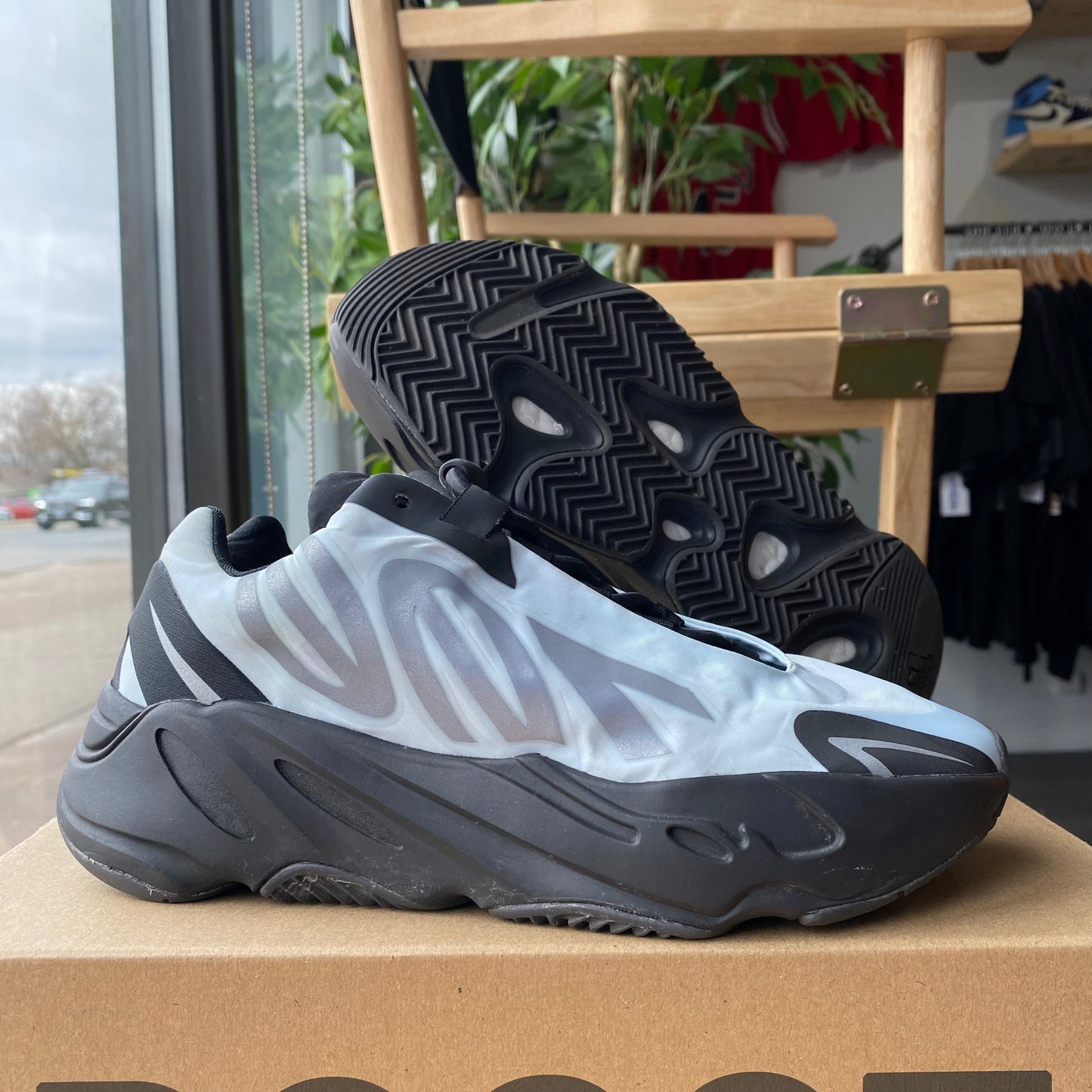 Yeezy 700 MNVN Blue Tint Size 4.5 Recalled Shop