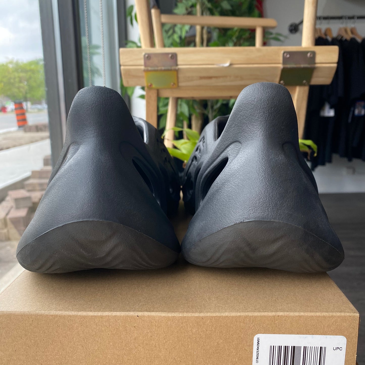 Brand New Yeezy Foam Runners "Onyx"