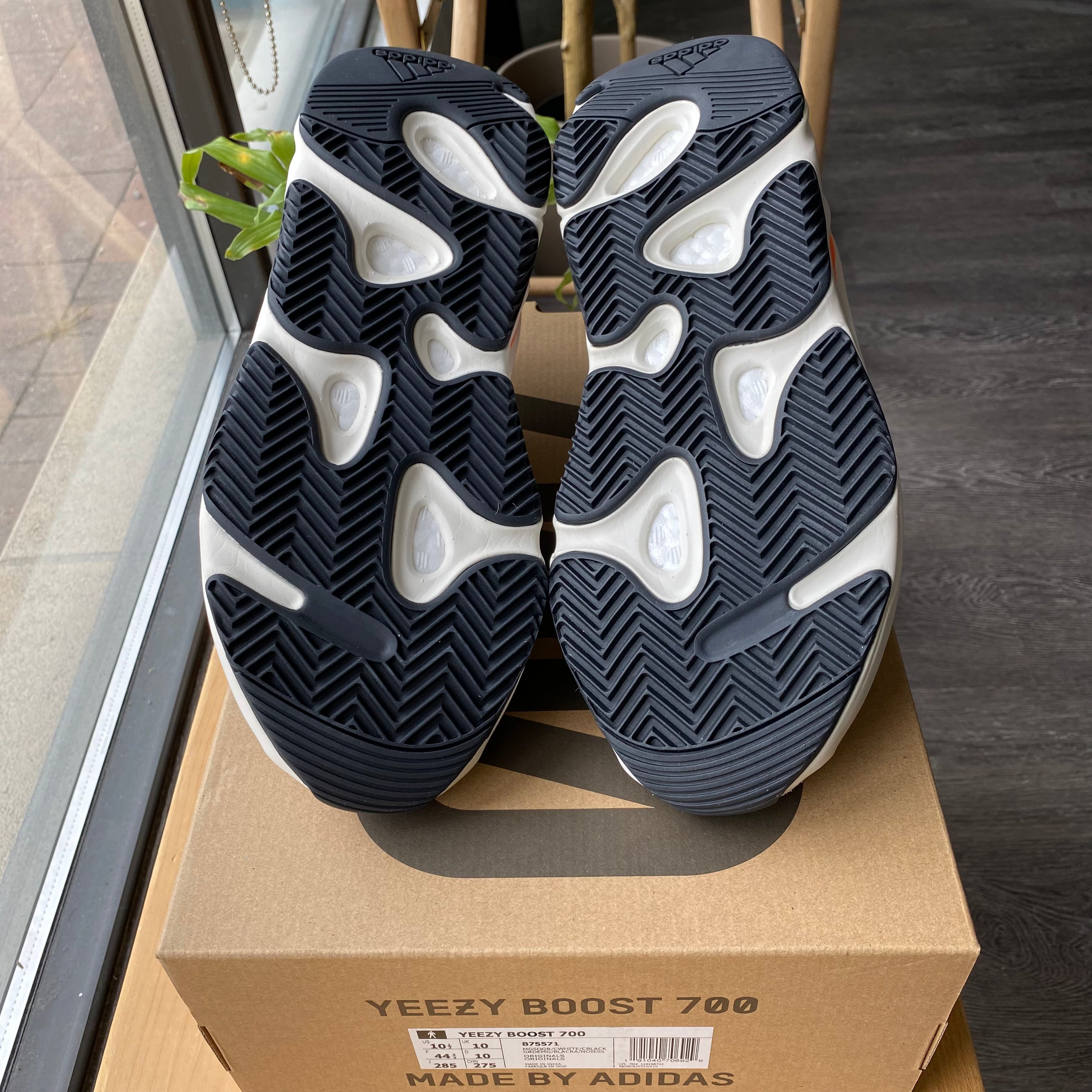 Brand New Yeezy 700 "Wave Runner"
